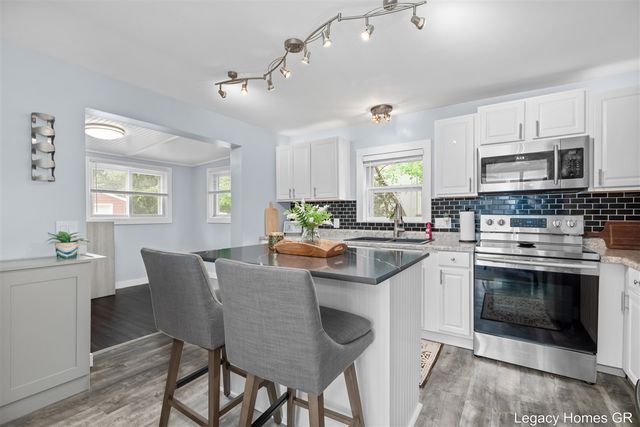 1042 Patton Avenue, Grand Rapids, MI 49504