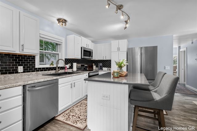 1042 Patton Avenue, Grand Rapids, MI 49504