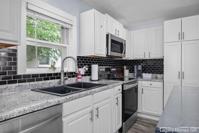 1042 Patton Avenue, Grand Rapids, MI 49504