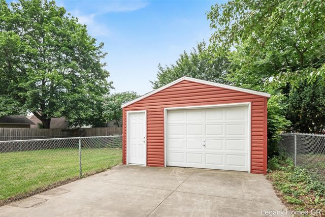 1042 Patton Avenue, Grand Rapids, MI 49504