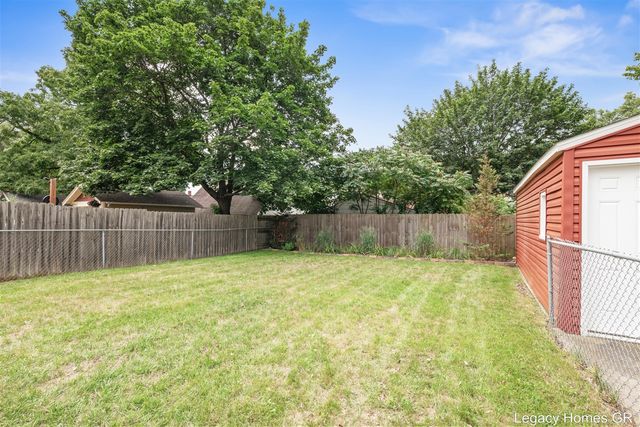 1042 Patton Avenue, Grand Rapids, MI 49504