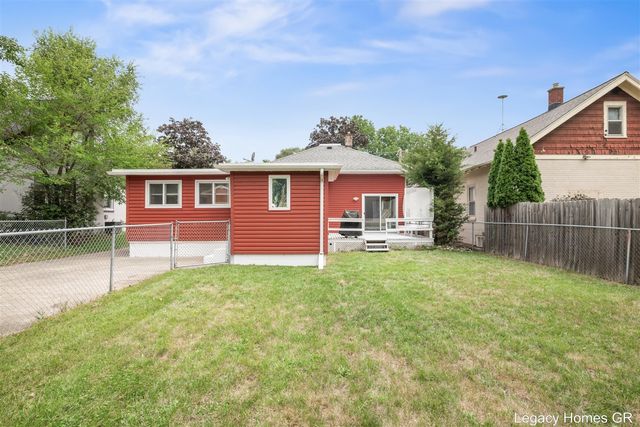1042 Patton Avenue, Grand Rapids, MI 49504
