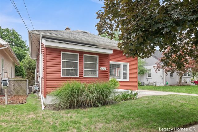 1042 Patton Avenue, Grand Rapids, MI 49504