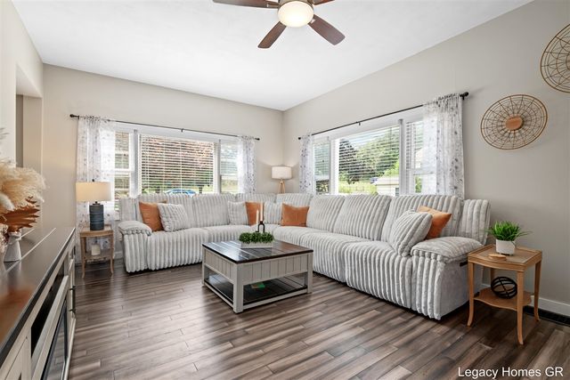 1042 Patton Avenue, Grand Rapids, MI 49504