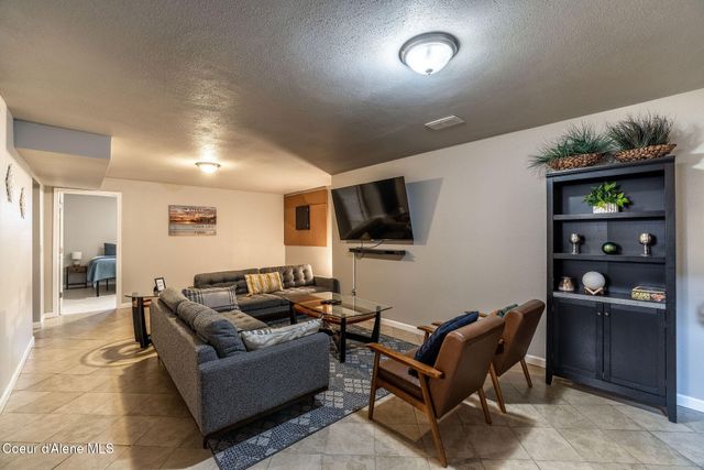 1041 N 17th St, Coeur D'alene, ID 83814