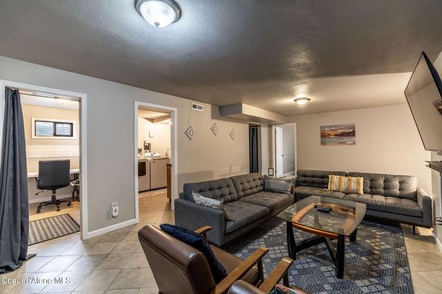 1041 N 17th St, Coeur D'alene, ID 83814