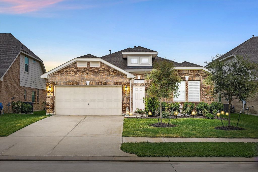 411 Asiatic Black Bear Way, Crosby, TX 77532