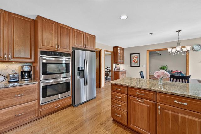 10504 N Haddonstone PLACE, Mequon, WI 53092