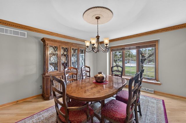 10504 N Haddonstone PLACE, Mequon, WI 53092