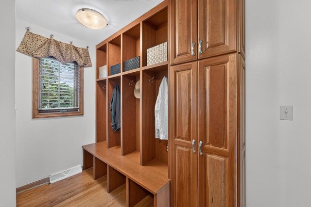 10504 N Haddonstone PLACE, Mequon, WI 53092