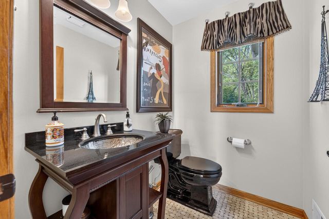 10504 N Haddonstone PLACE, Mequon, WI 53092