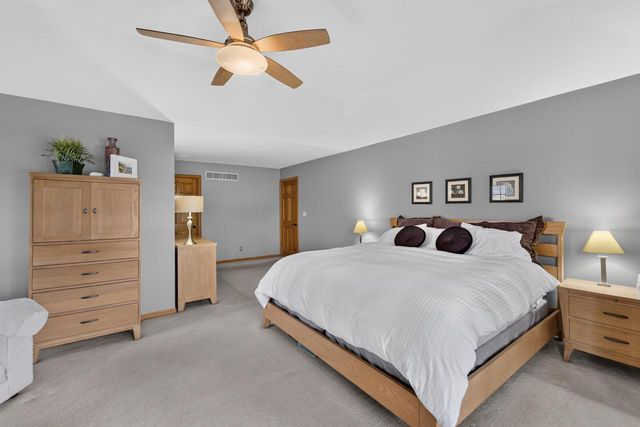 10504 N Haddonstone PLACE, Mequon, WI 53092