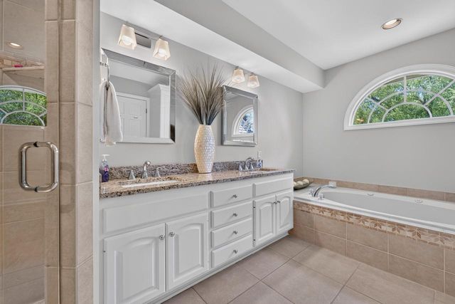 10504 N Haddonstone PLACE, Mequon, WI 53092