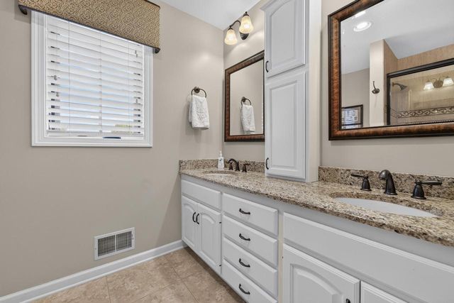 10504 N Haddonstone PLACE, Mequon, WI 53092