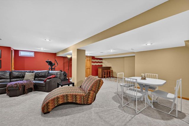 10504 N Haddonstone PLACE, Mequon, WI 53092