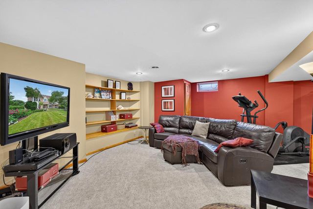 10504 N Haddonstone PLACE, Mequon, WI 53092