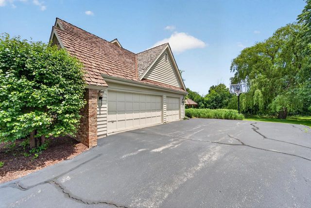 10504 N Haddonstone PLACE, Mequon, WI 53092