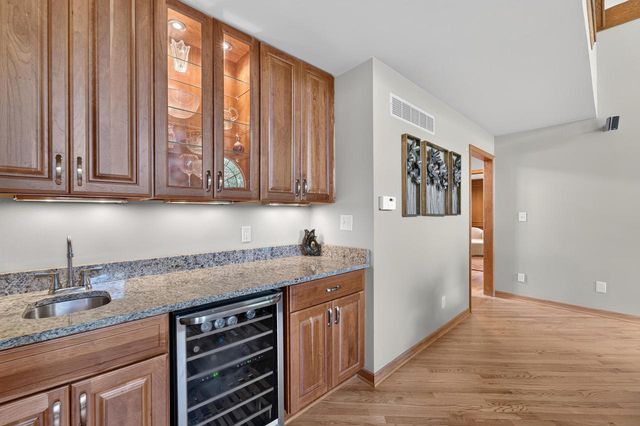 10504 N Haddonstone PLACE, Mequon, WI 53092