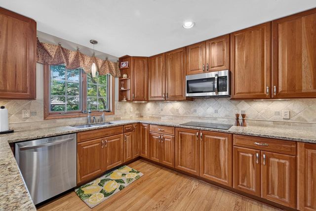 10504 N Haddonstone PLACE, Mequon, WI 53092
