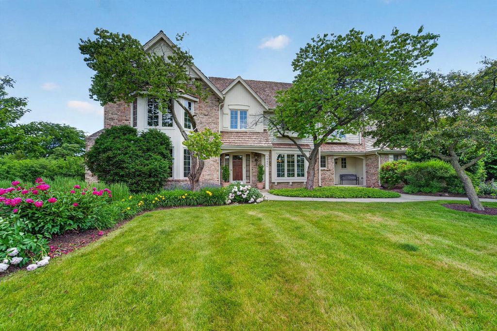 10504 N Haddonstone PLACE, Mequon, WI 53092