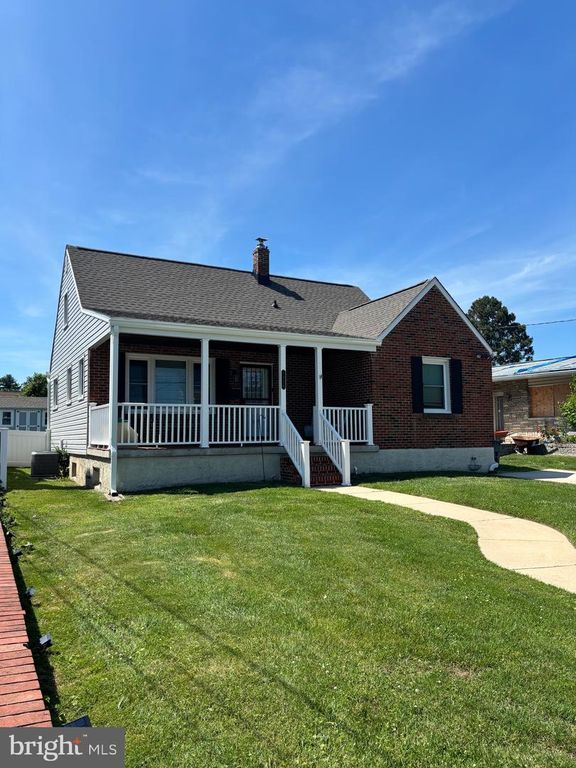 Image 3 of property listing at 1920 SUNBERRY RD, Baltimore, MD 21222