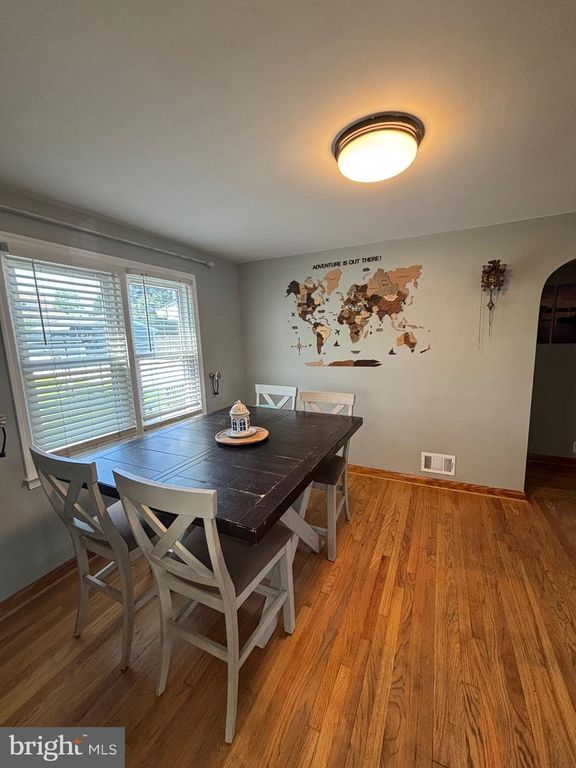 Image 6 of property listing at 1920 SUNBERRY RD, Baltimore, MD 21222