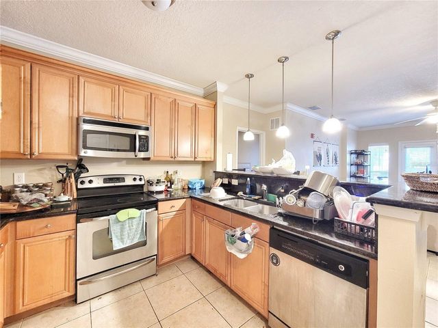 1185 SW 9TH ROAD 105, Gainesville, FL 32601