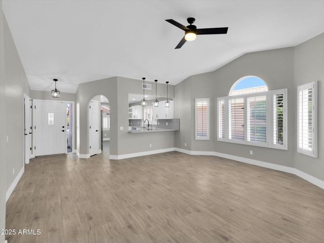 9437 E CHAMPAGNE Drive, Sun Lakes, AZ 85248