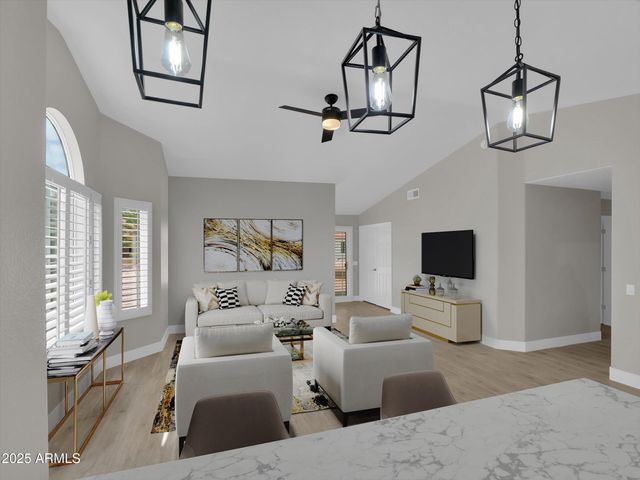 9437 E CHAMPAGNE Drive, Sun Lakes, AZ 85248