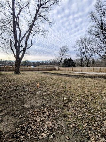 7601 High Grove Road, Grandview, MO 64030