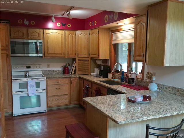 6140 Mcguire Road, Fenton, MI 48430