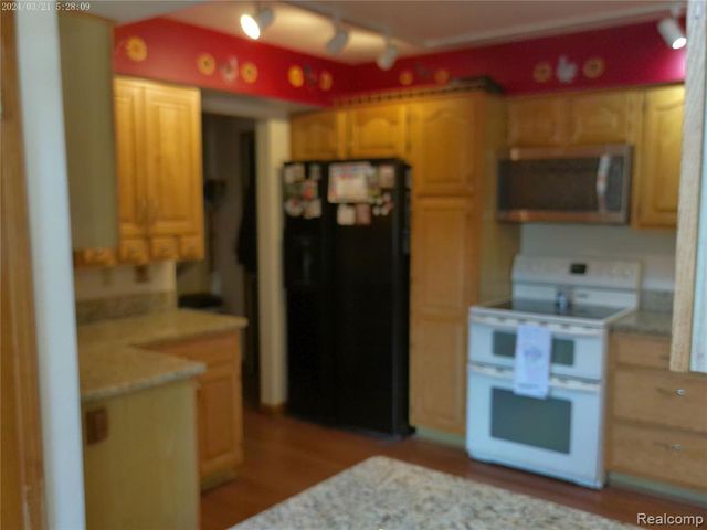 6140 Mcguire Road, Fenton, MI 48430