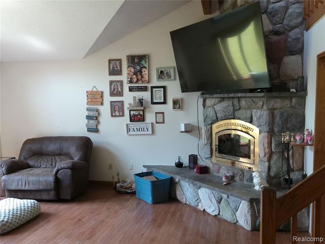 6140 Mcguire Road, Fenton, MI 48430