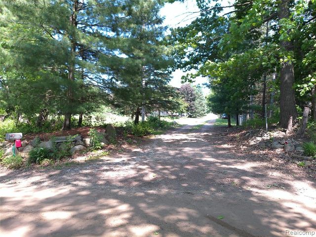 6140 Mcguire Road, Fenton, MI 48430