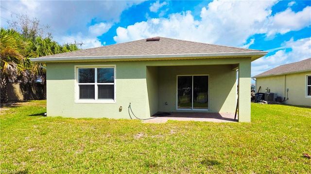8705 Swell Brooks CT, North Fort Myers, FL 33917
