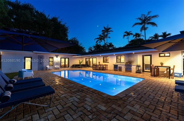 13575 SW 72nd Ct, Pinecrest, FL 33156