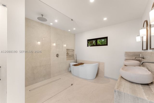 13575 SW 72nd Ct, Pinecrest, FL 33156