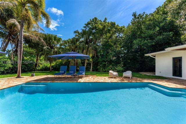13575 SW 72nd Ct, Pinecrest, FL 33156