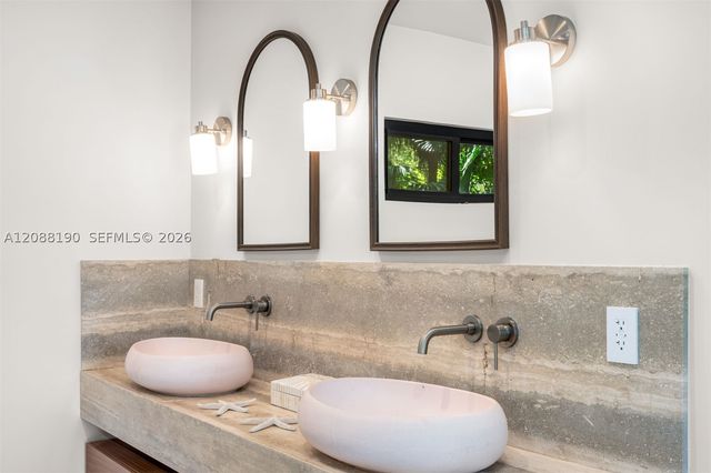 13575 SW 72nd Ct, Pinecrest, FL 33156