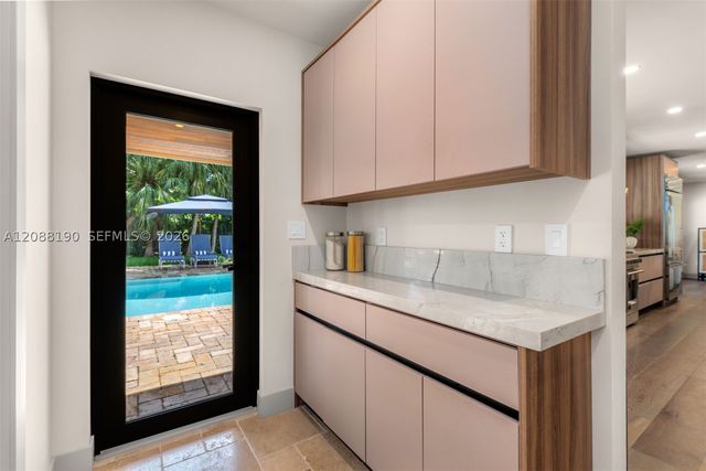 13575 SW 72nd Ct, Pinecrest, FL 33156