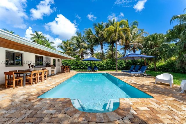 13575 SW 72nd Ct, Pinecrest, FL 33156