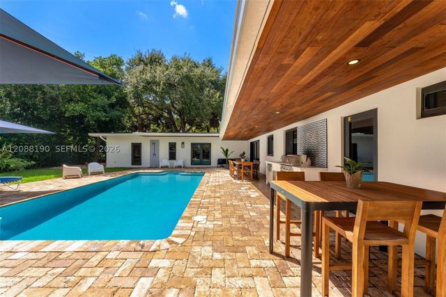 13575 SW 72nd Ct, Pinecrest, FL 33156