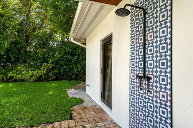 13575 SW 72nd Ct, Pinecrest, FL 33156