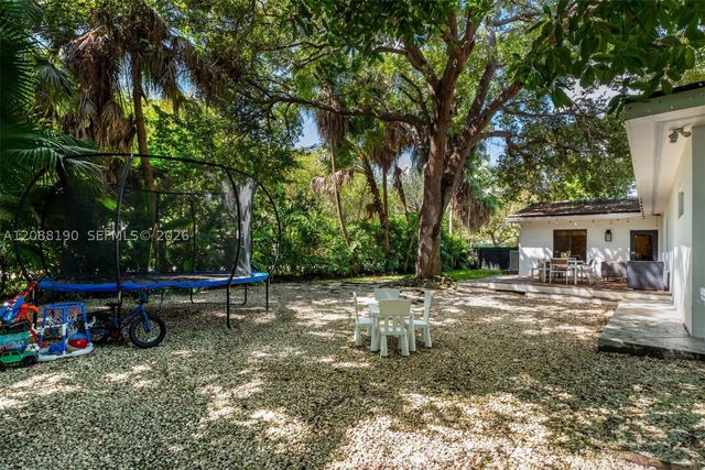 13575 SW 72nd Ct, Pinecrest, FL 33156