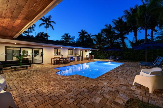 13575 SW 72nd Ct, Pinecrest, FL 33156