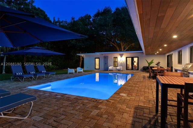 13575 SW 72nd Ct, Pinecrest, FL 33156