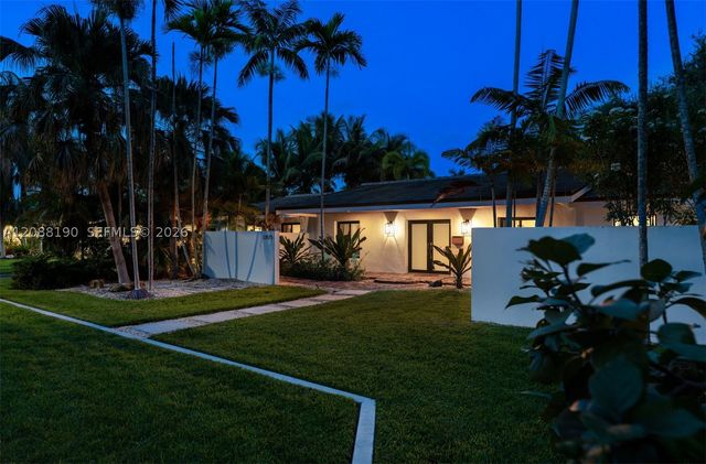 13575 SW 72nd Ct, Pinecrest, FL 33156