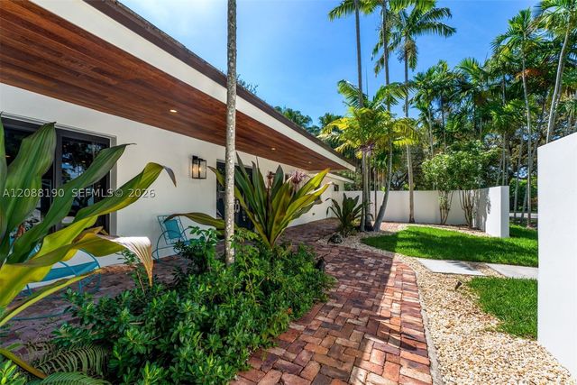 13575 SW 72nd Ct, Pinecrest, FL 33156