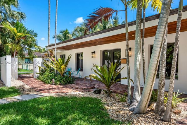 13575 SW 72nd Ct, Pinecrest, FL 33156