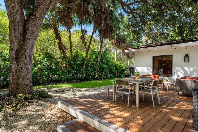 13575 SW 72nd Ct, Pinecrest, FL 33156